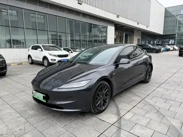 Tesla Model 3 — фото 1