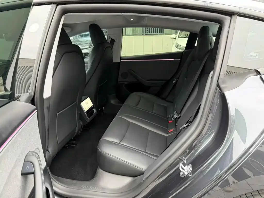 Tesla Model 3 — фото 10