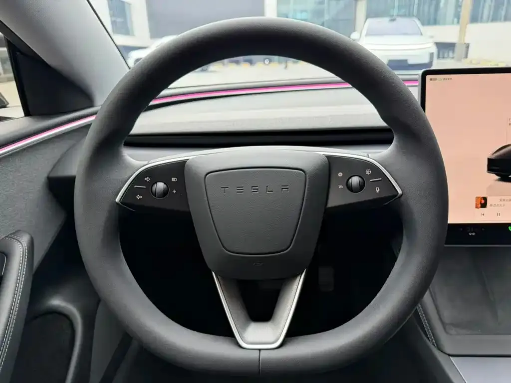 Tesla Model 3 — фото 4