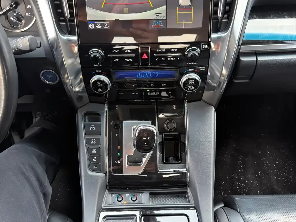 Toyota Vellfire — фото 10