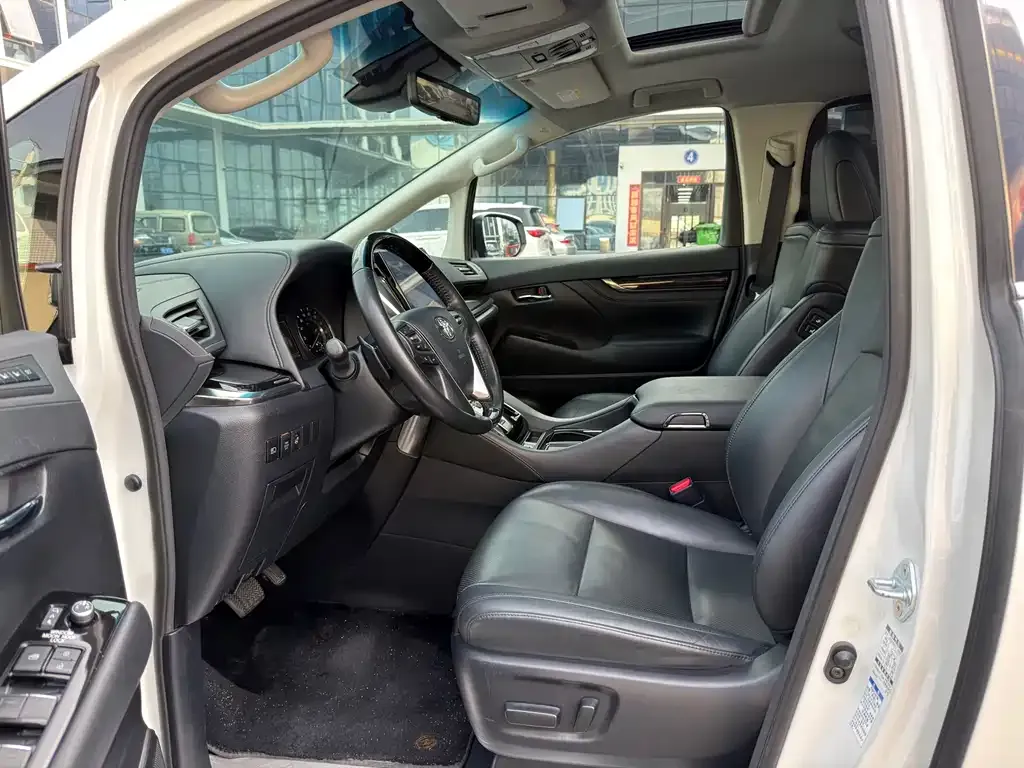 Toyota Vellfire — фото 4