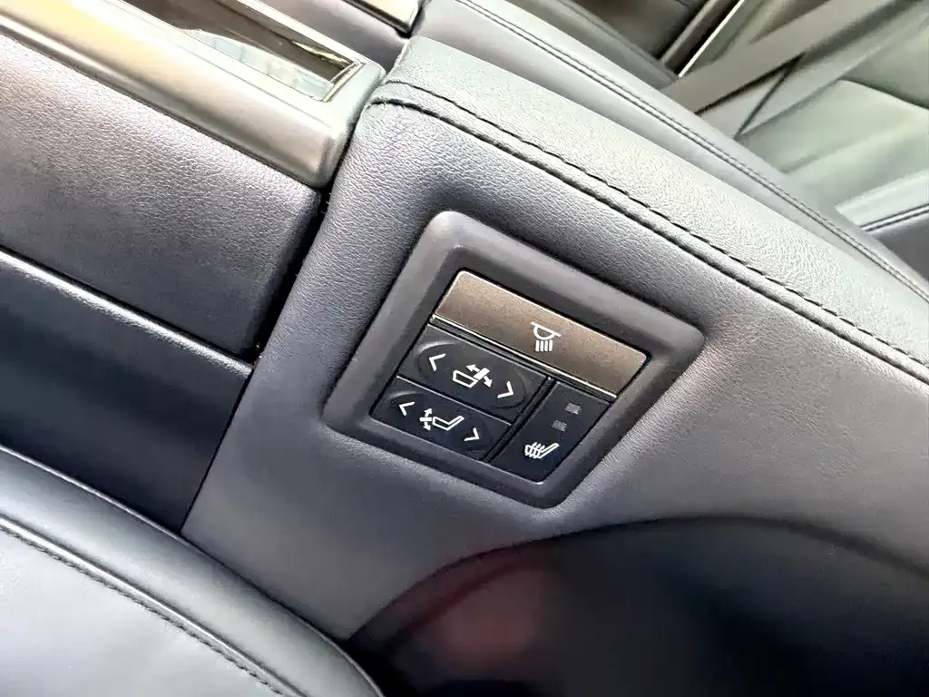 Toyota Vellfire — фото 2