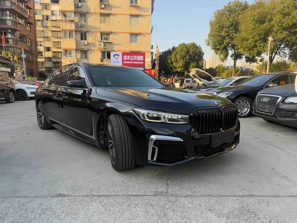 BMW 7 Series — фото 1