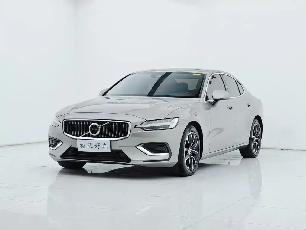 Volvo S60 — фото 1