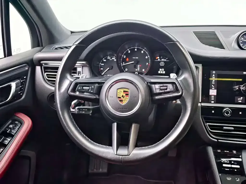 Porsche Macan — фото 9