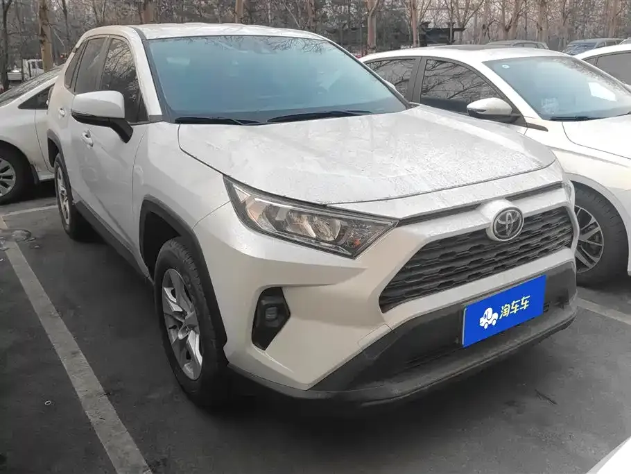 Toyota RAV4 — фото 3