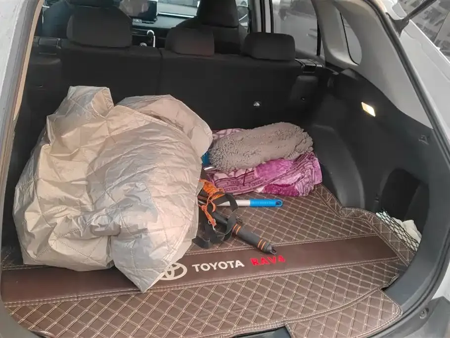 Toyota RAV4 — фото 7