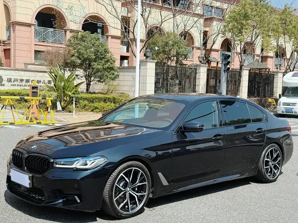 BMW 5 Series — фото 1