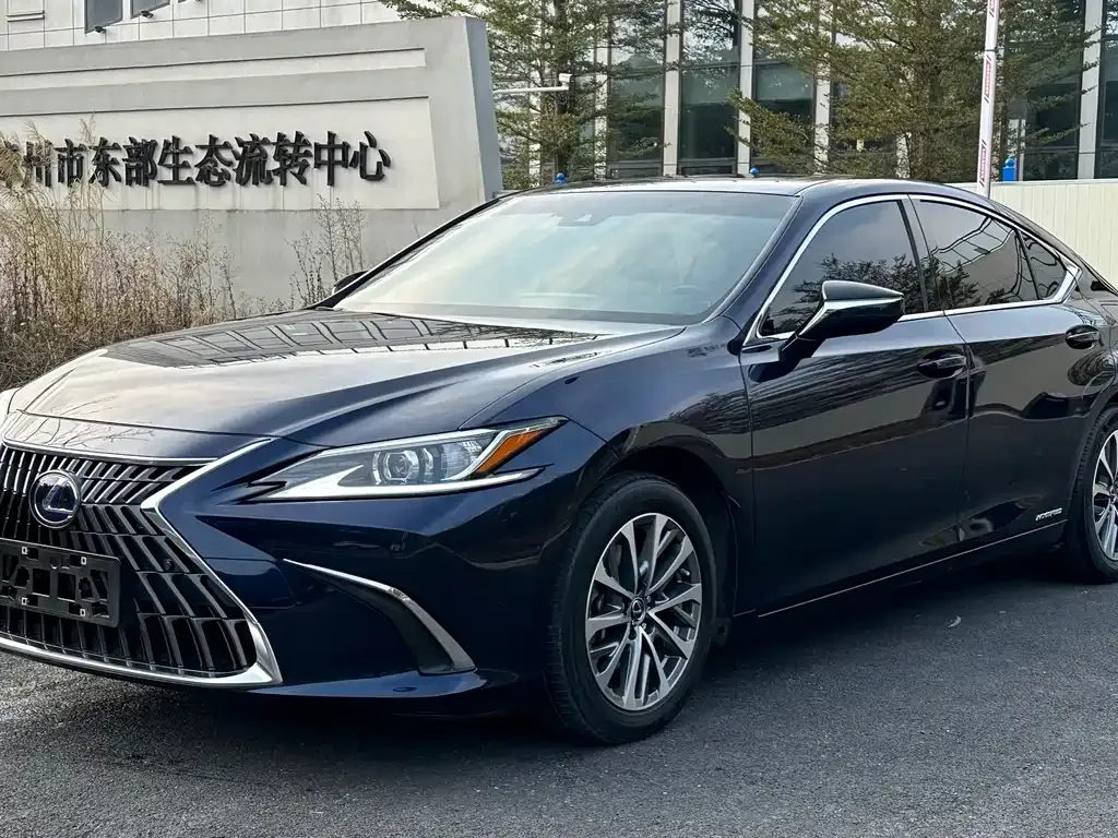 Lexus ES — фото 1