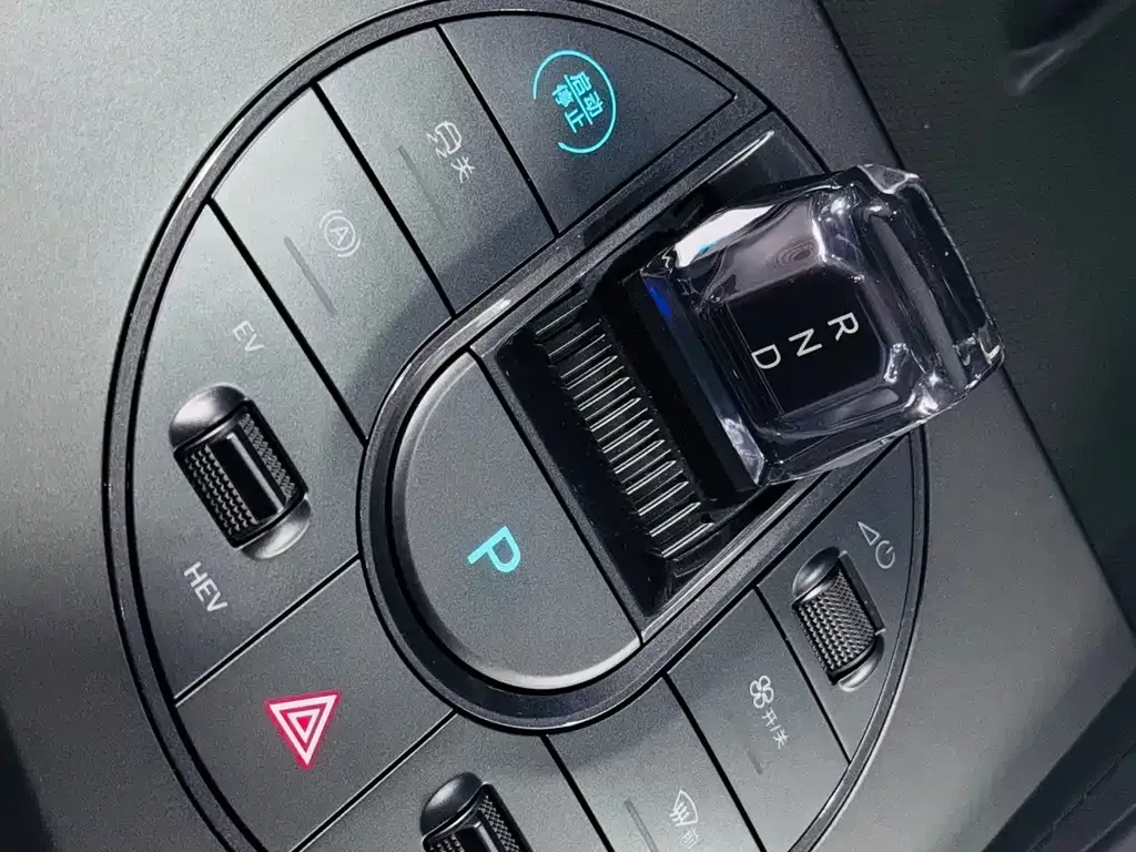 BYD Seal — фото 5