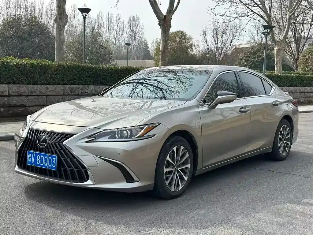Lexus ES — фото 1