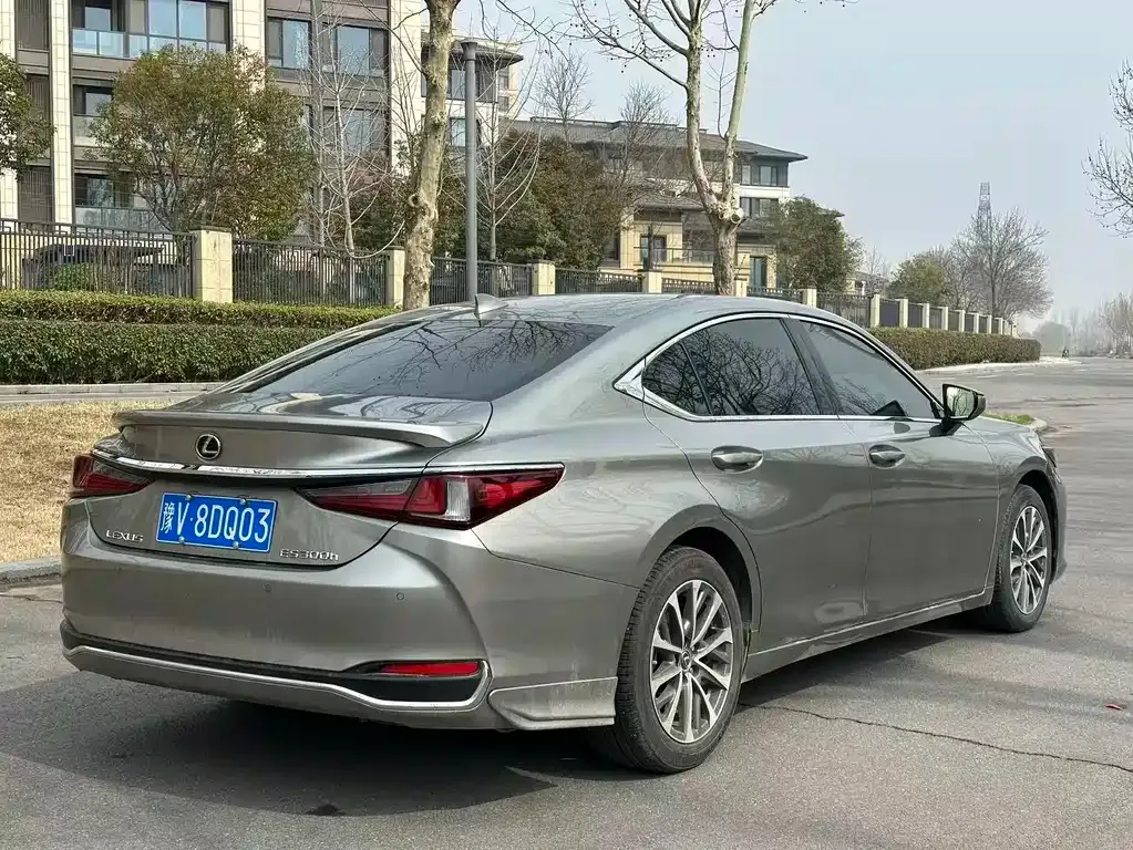 Lexus ES — фото 4