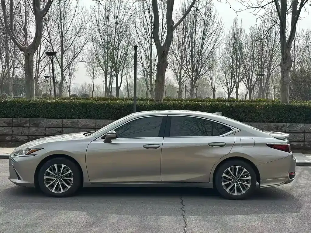 Lexus ES — фото 5