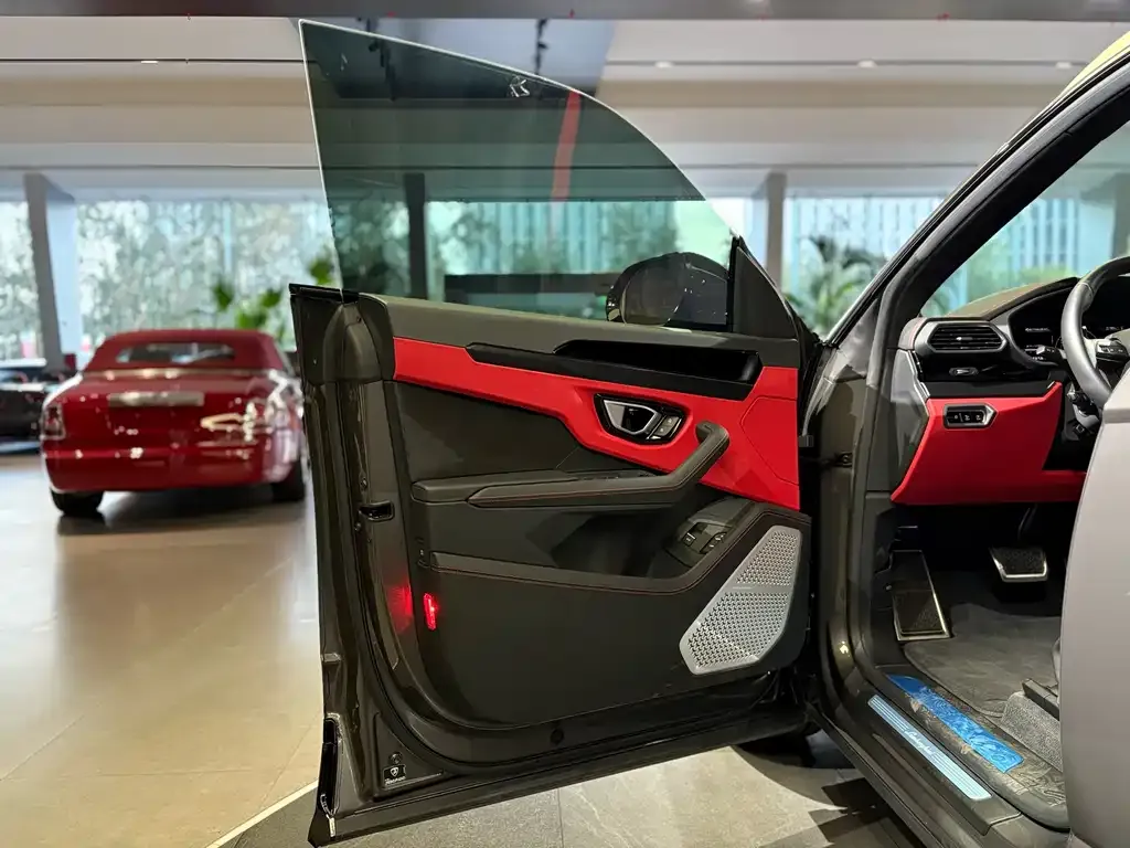 Lamborghini Urus — фото 6