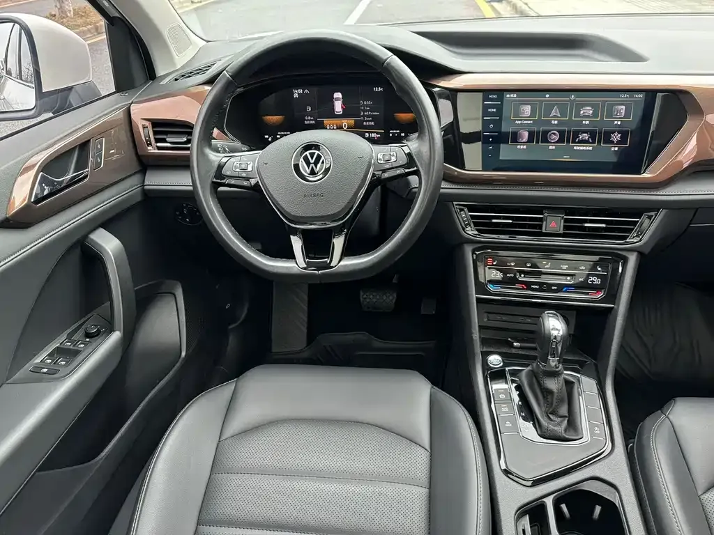 Volkswagen Tharu — фото 5