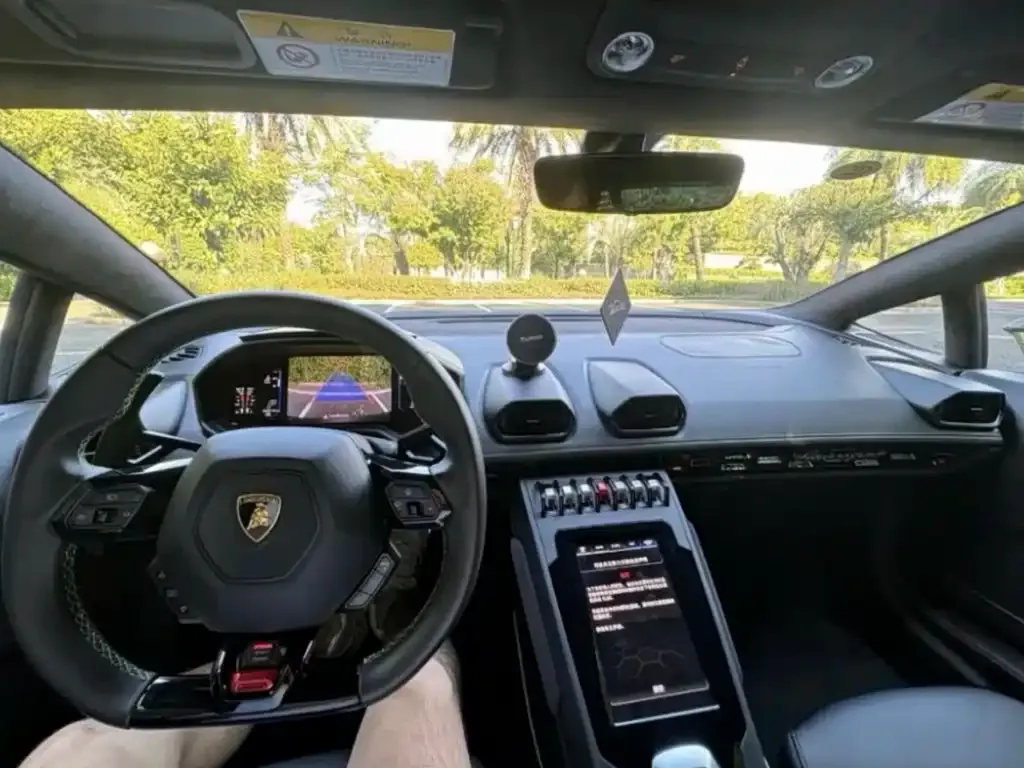 Lamborghini Huracan — фото 1