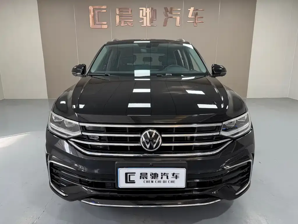 Volkswagen Tiguan L — фото 8
