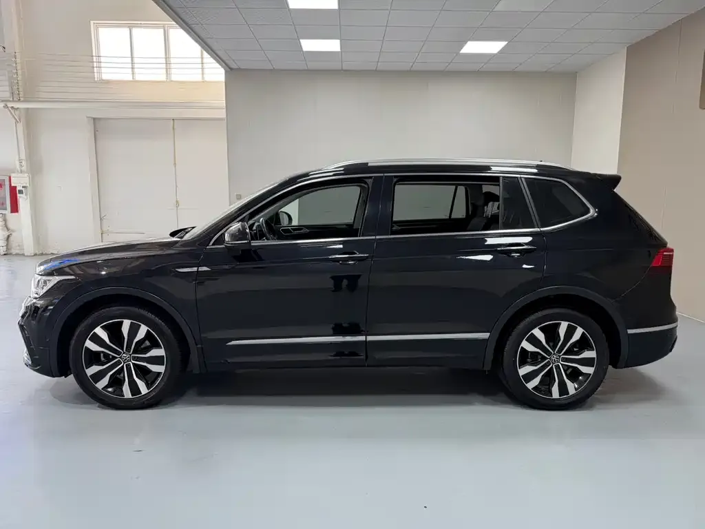 Volkswagen Tiguan L — фото 7