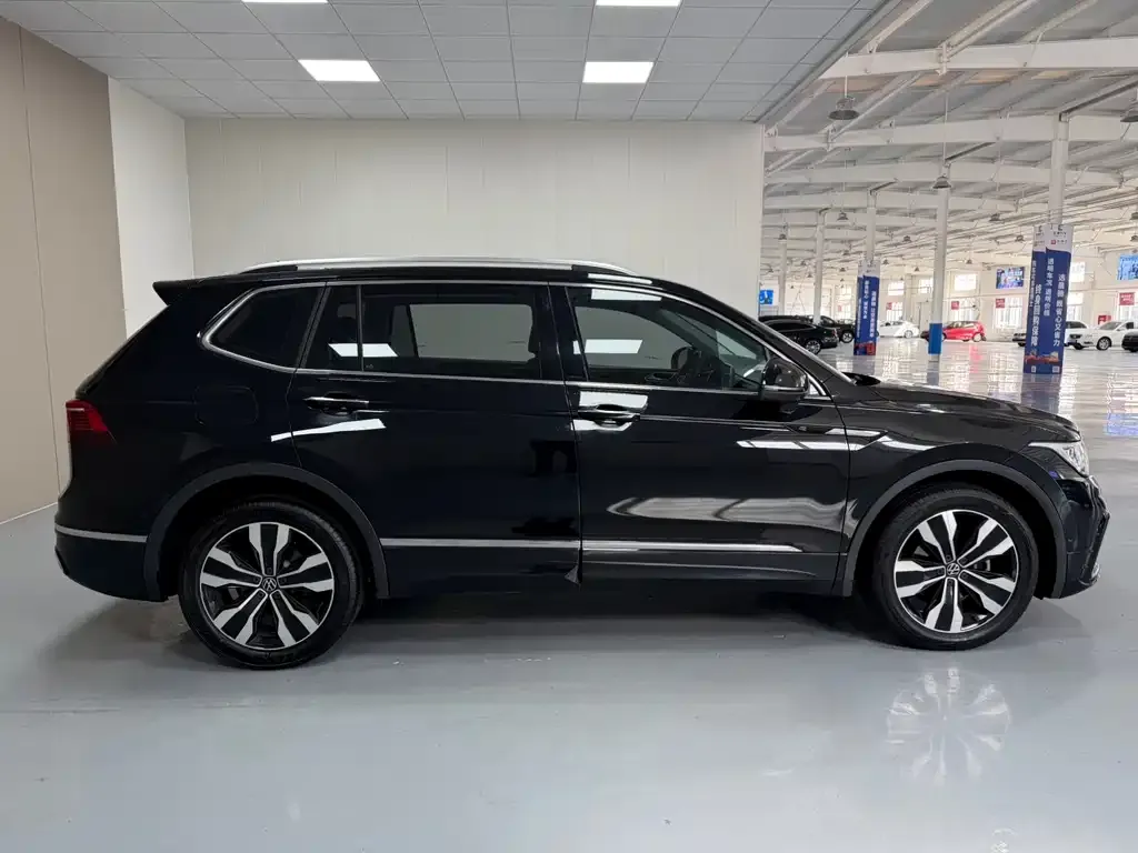 Volkswagen Tiguan L — фото 4