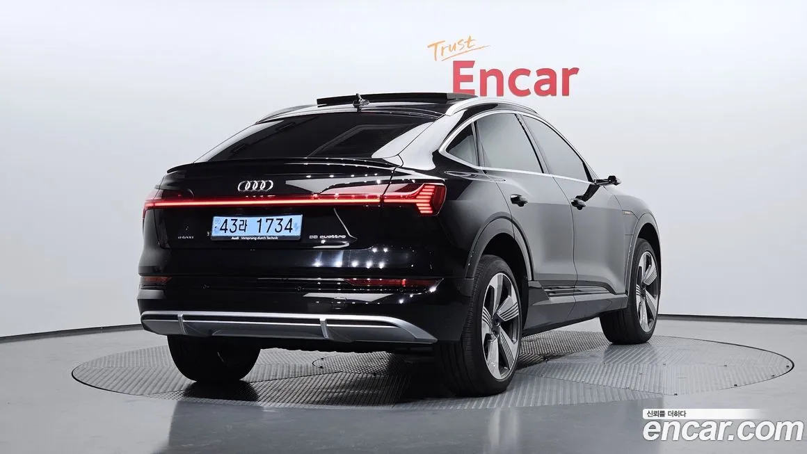 Audi e-tron — фото 3