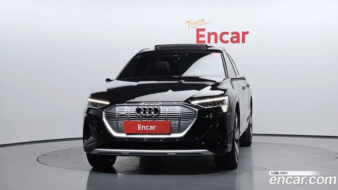 Audi e-tron — фото 10