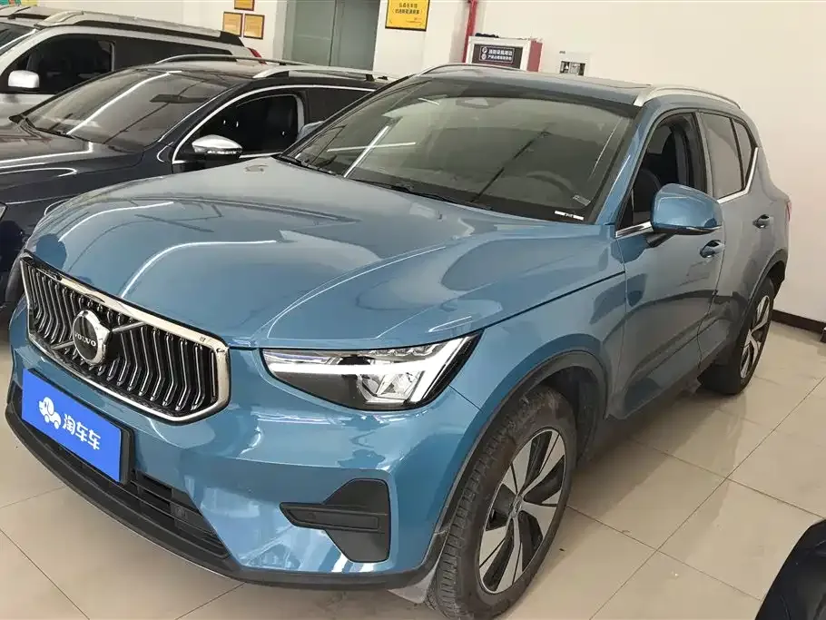 Volvo XC40 — фото 1