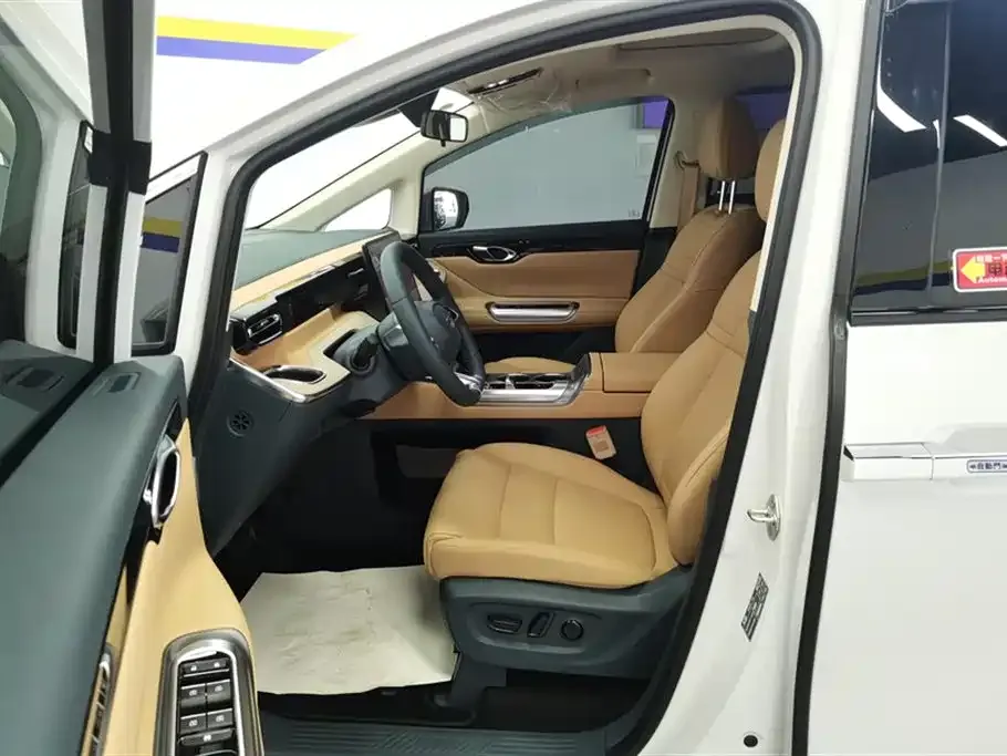 GAC Motor Trumpchi E8 — фото 7