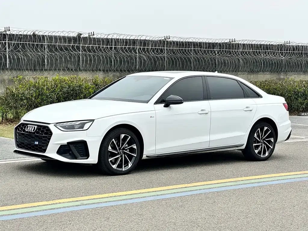 Audi A4L — фото 1
