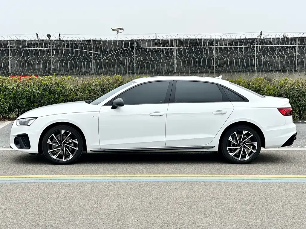 Audi A4L — фото 5