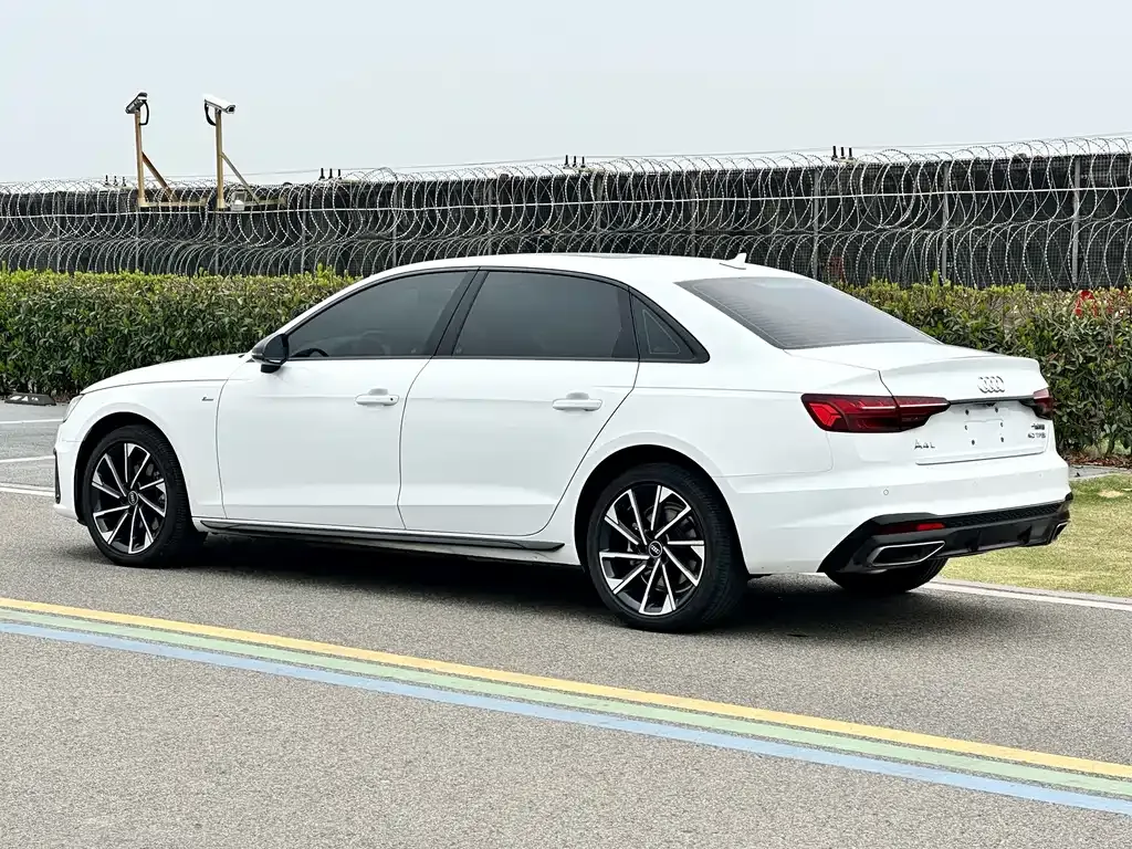 Audi A4L — фото 7