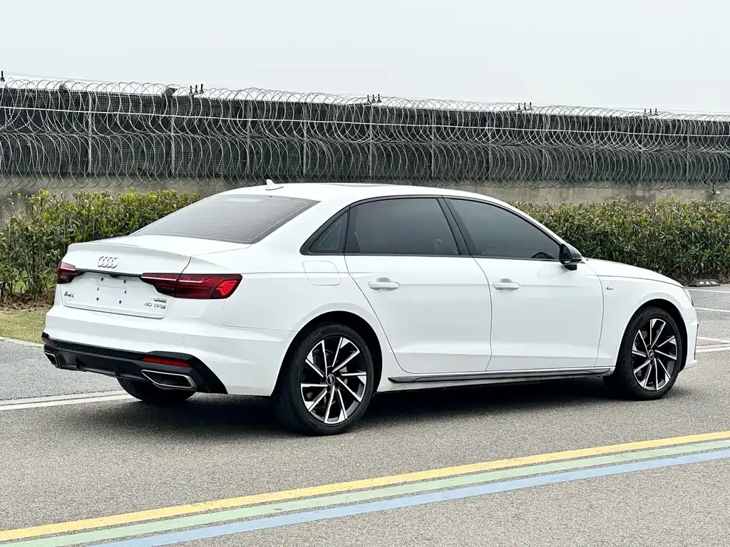 Audi A4L — фото 9