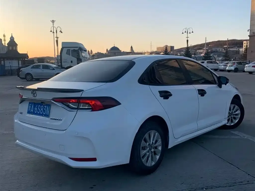 Toyota Corolla — фото 4