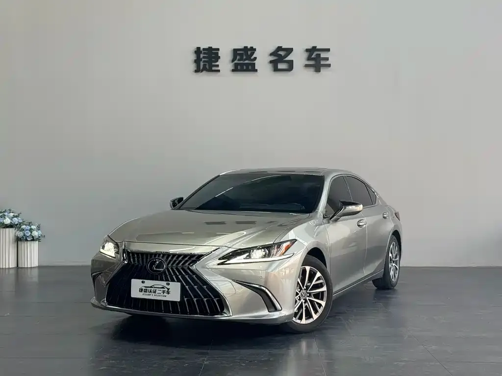 Lexus ES — фото 1