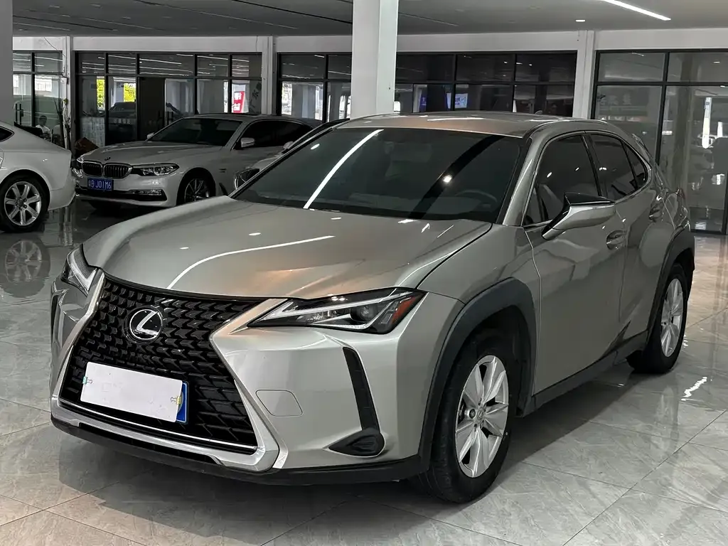 Lexus UX — фото 1