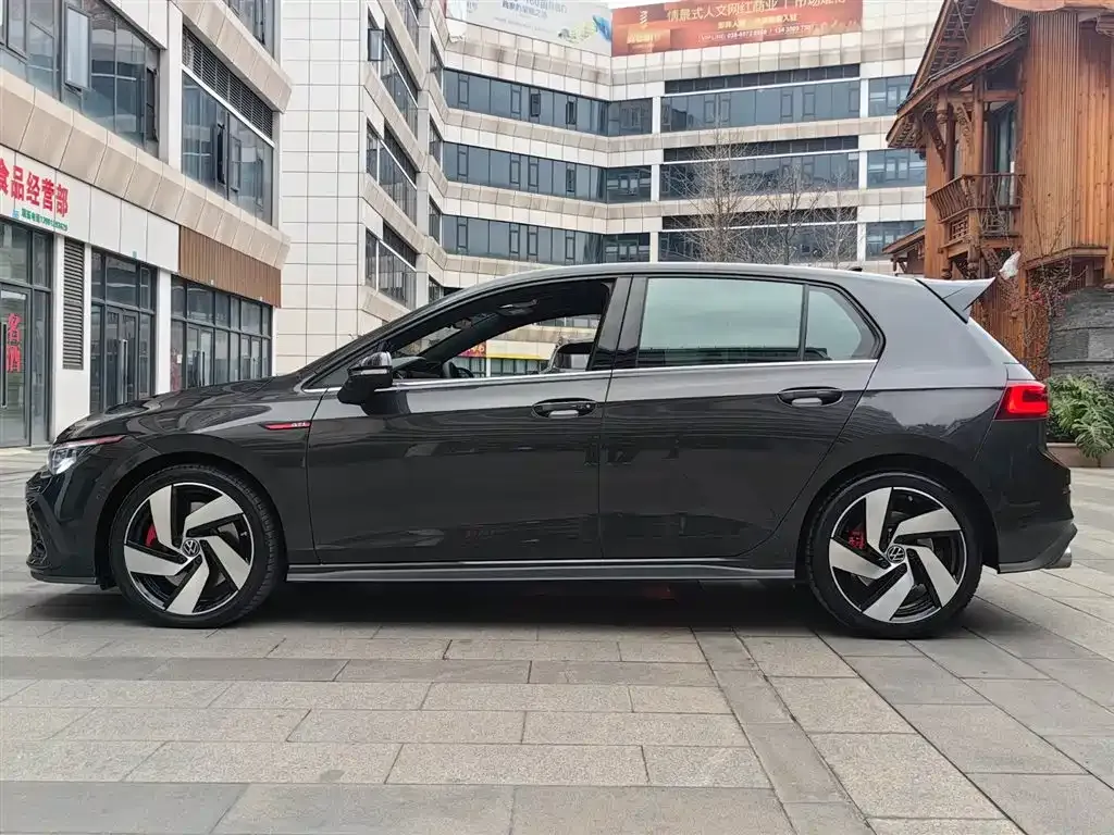 Volkswagen Golf GTI — фото 10