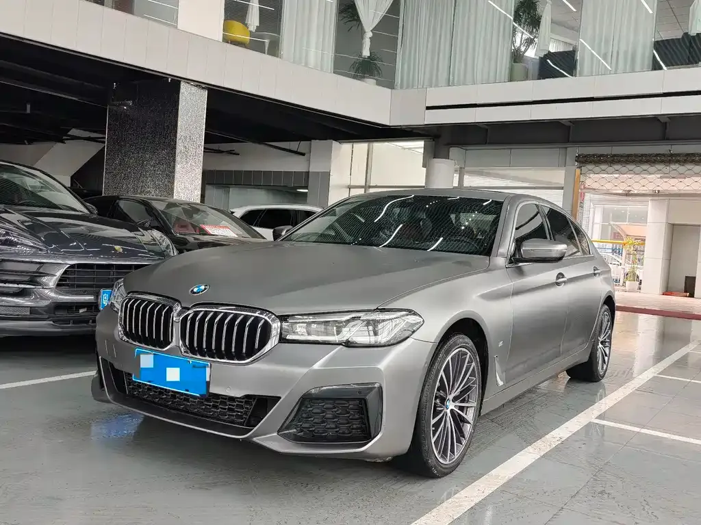 BMW 5 Series — фото 1