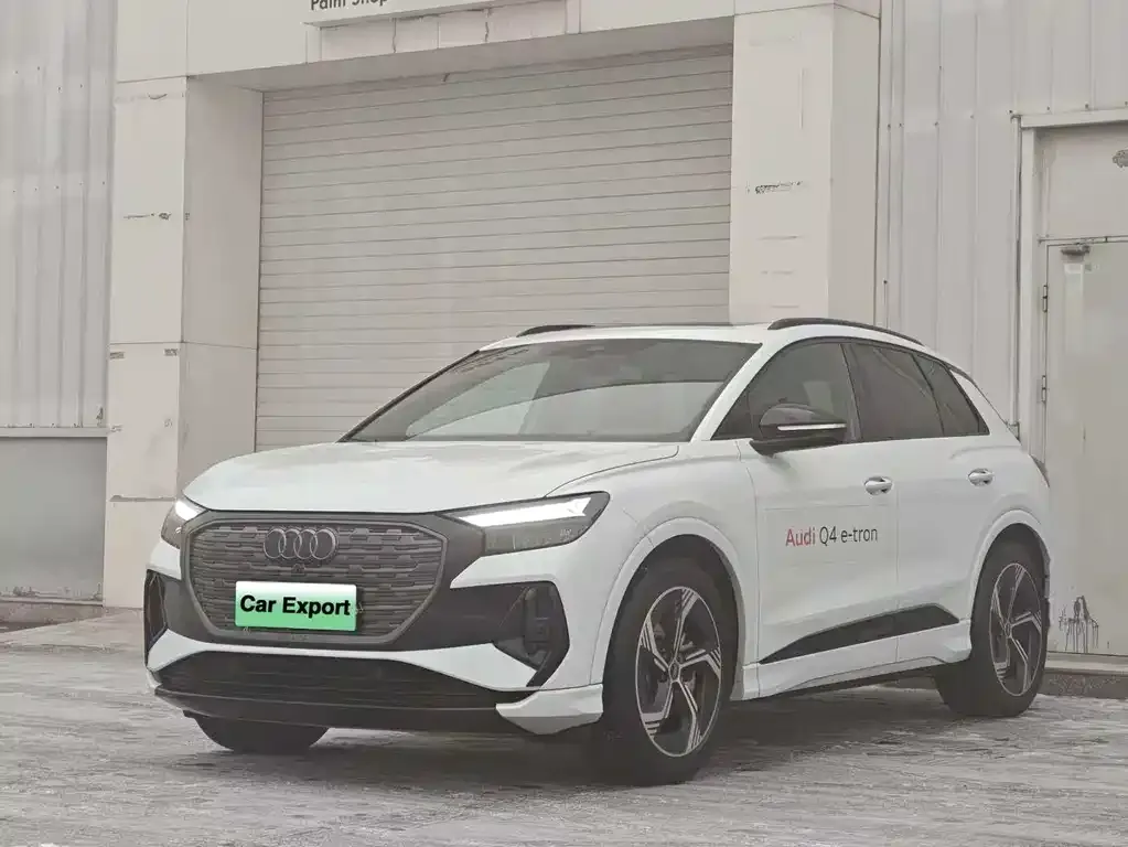 Audi Q4 e-tron — фото 1