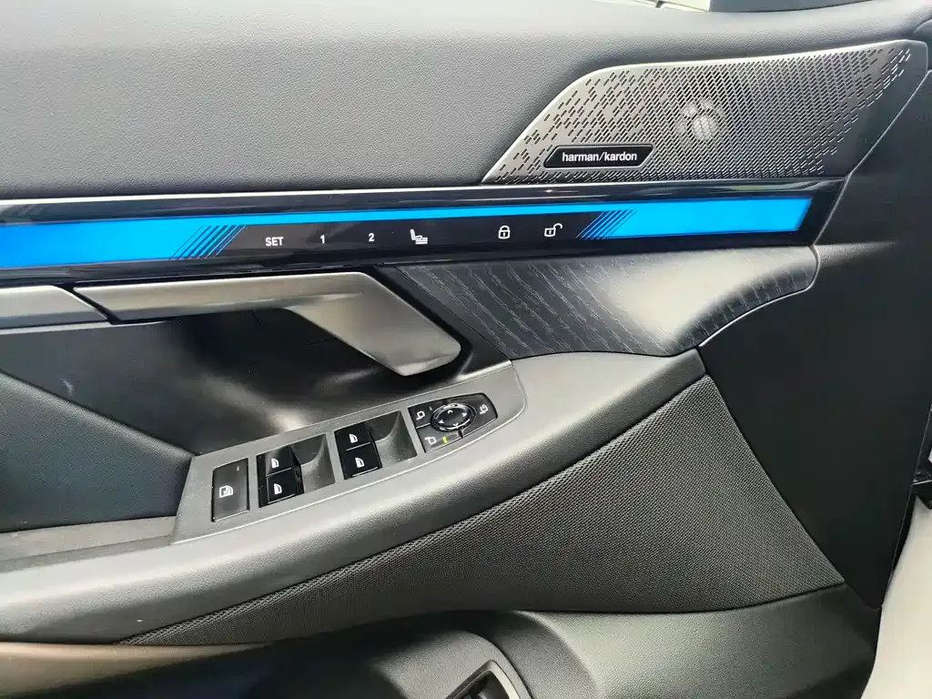 BMW 5 Series — фото 10