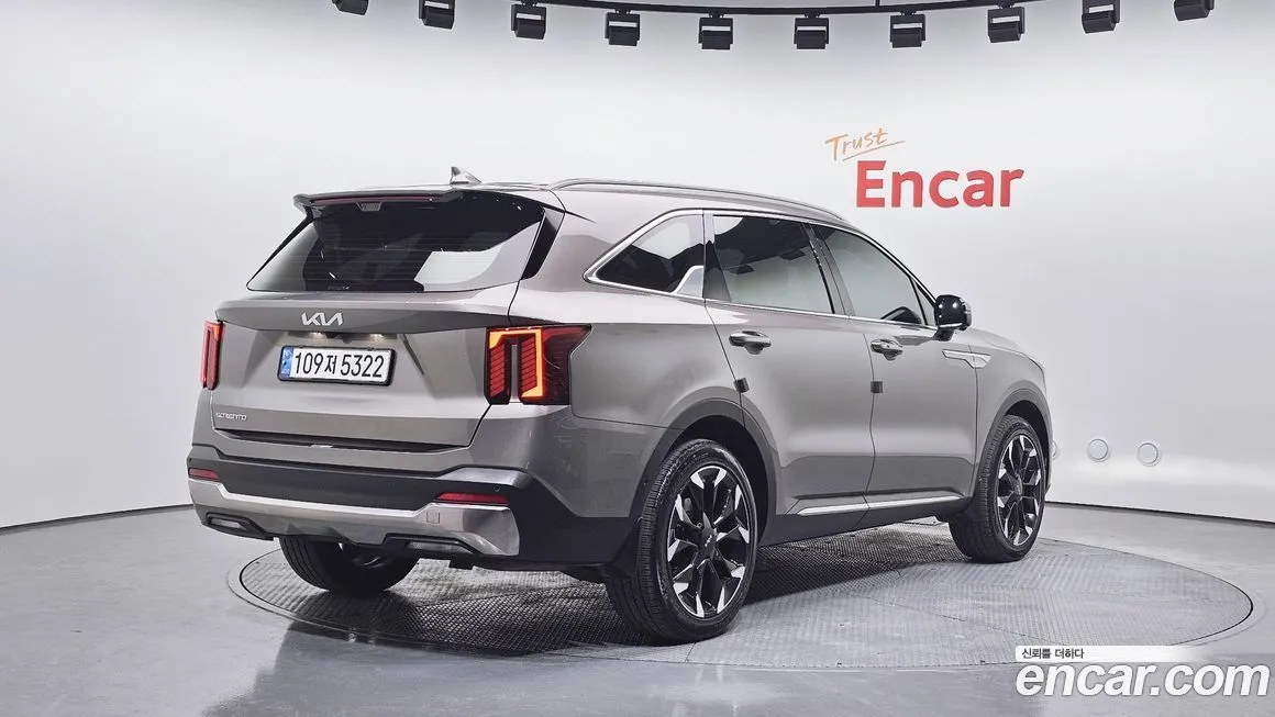 Kia Sorento — фото 7