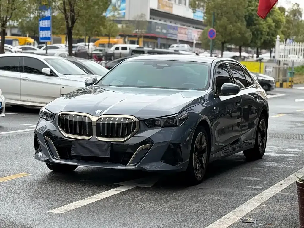 BMW 5 Series — фото 10