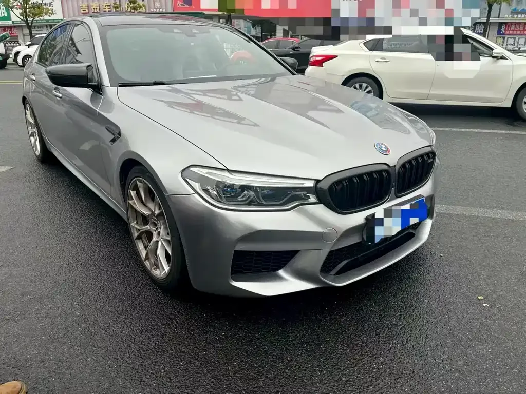 BMW M5 — фото 1