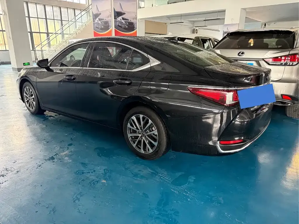Lexus ES — фото 9