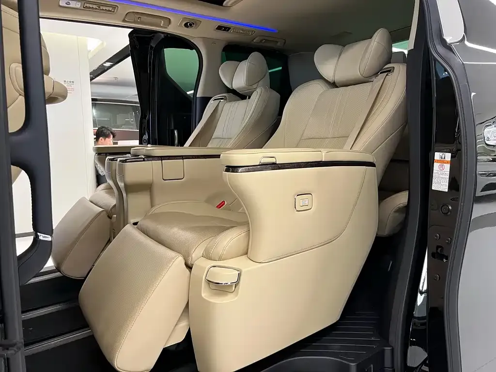 Toyota Vellfire — фото 7