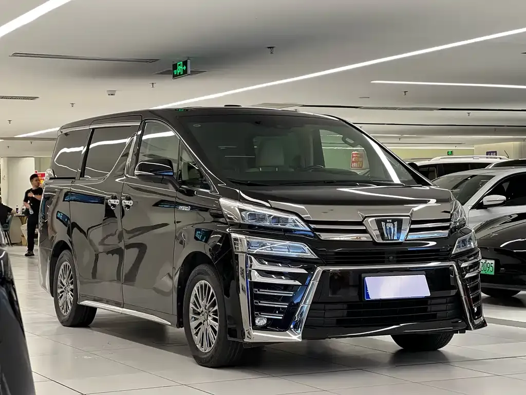 Toyota Vellfire — фото 3