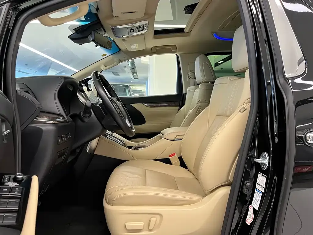 Toyota Vellfire — фото 10