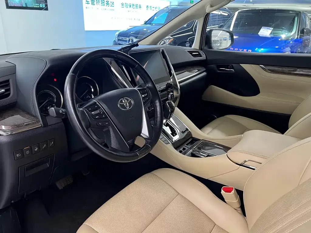 Toyota Vellfire — фото 9