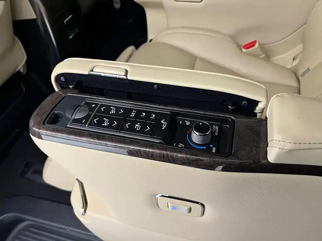 Toyota Vellfire — фото 4