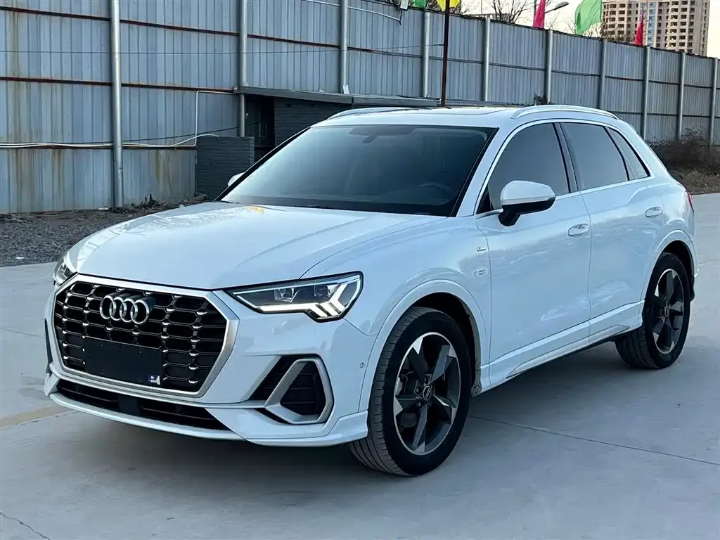 Audi Q3 — фото 1