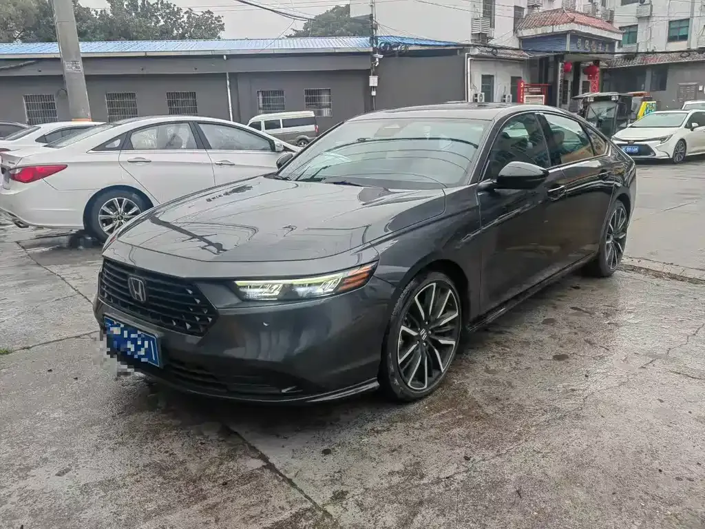 Honda Accord — фото 1