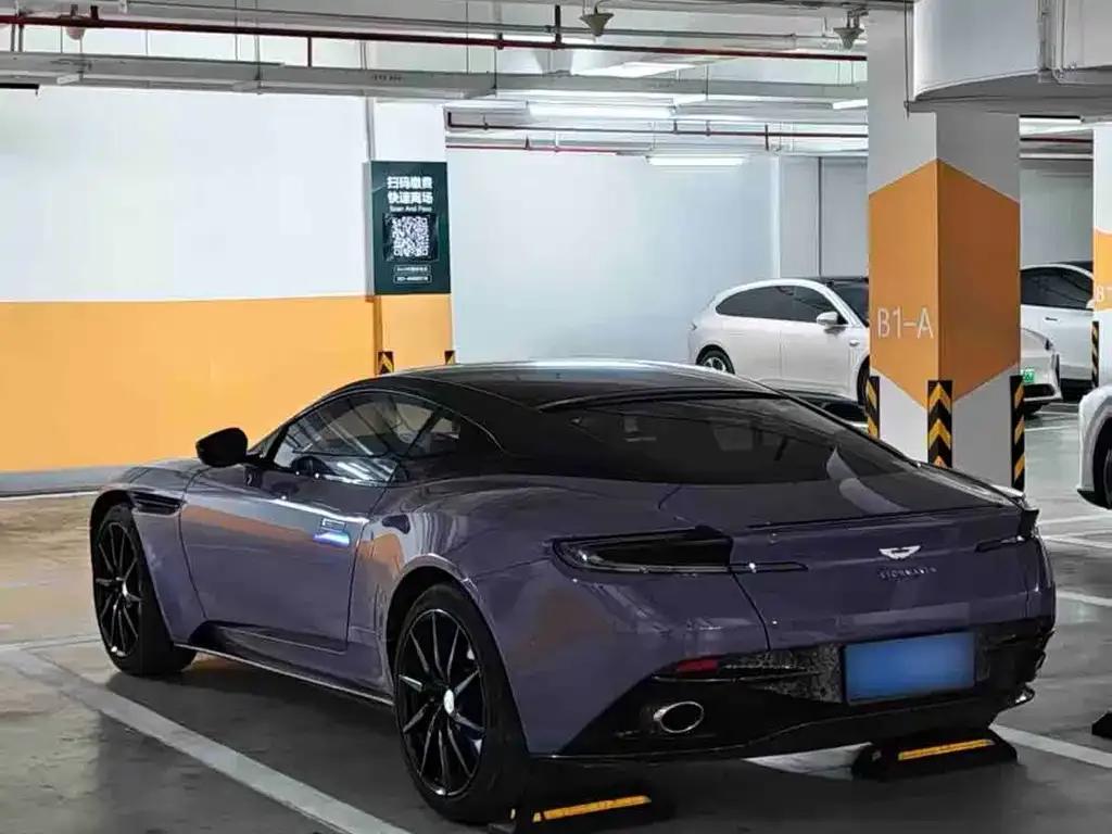 Aston Martin DB11 — фото 4